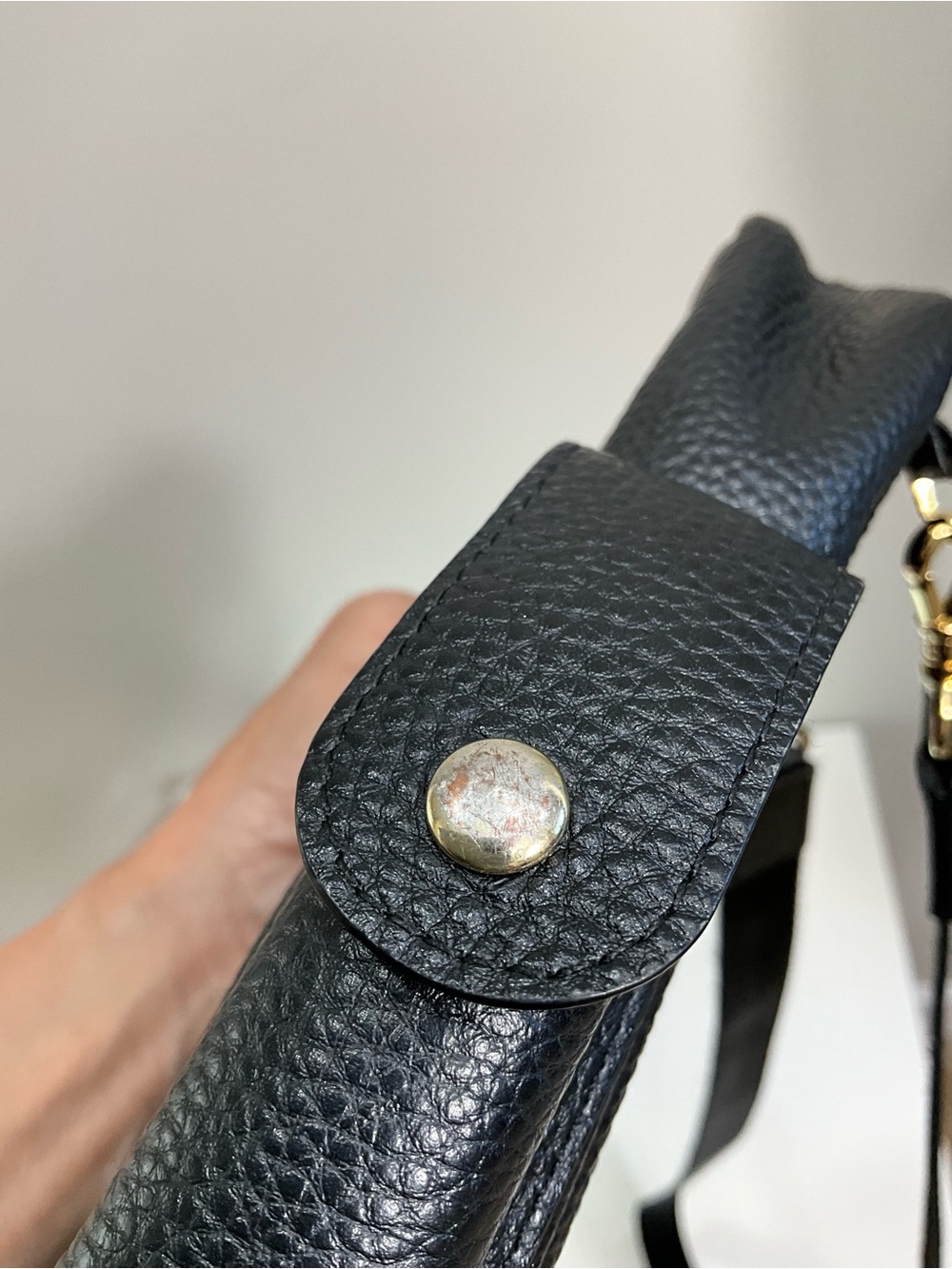 BANDOLIER Black Pebbled Leather Crossbody Phone Bag Gold Hardware Zip Top - Picture 10 of 10